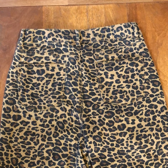 Leopard Straight Leg Jeans Size 8 Time and Tru - Picture 5 of 9